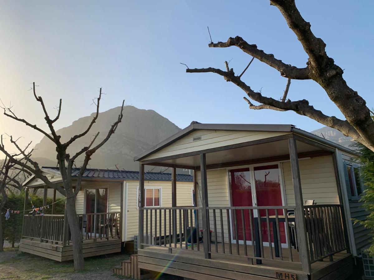 Camping Oliana Εξωτερικό φωτογραφία