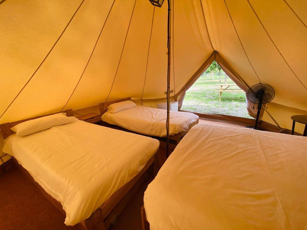 Camping Oliana Εξωτερικό φωτογραφία